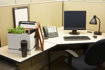 VIDEO – Man Buys Desk, Finds 98,000 Dollars In It, Returns The Money To Owner