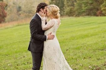 Pop Star Confirms Pregnancy on Twitter