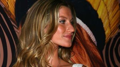 Supermodel Shares A Breastfeeding Photo While Getting Pampered