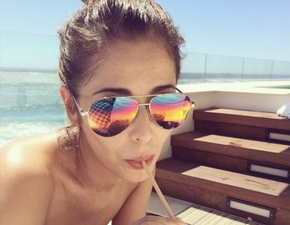 PIC: Proof Cheryl Cole Attracts Dogs Anywhere She Goes