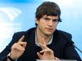 ‘Be The Change’ – Ashton Kutcher Has Hit Out At Businesses For Discriminating Against Fathers