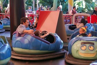 PICTURE – Oh Just Ben Affleck, Hanging Out In Disneyland With His Daughters