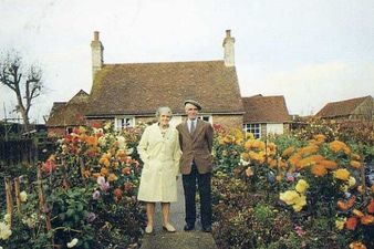 An Elderly Couple Took A Photo For Every Season In Their Garden… And Then Took A Photo That Will Break Your Heart