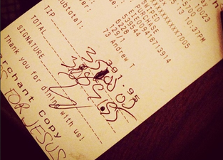 PICTURE – Spreading The Word Of The Lord, Mystery Man Has Been Leaving Some Huge Tips For Waiters