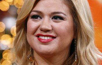 Kelly Clarkson Announces Birth Of Baby Daughter River Rose