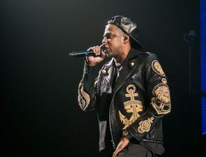 PICTURE: Crazy In Love – Jay-Z Lifts Up The Two Special Ladies In His Life