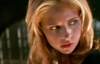 A Buffy Reunion? Sarah Michelle Gellar Tweets Twitter Snap With Former Co-Stars!