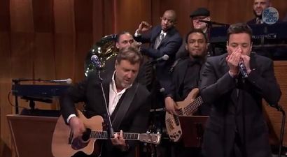 VIDEO – Russell Crowe Sang Folsom Prison Blues On Jimmy Fallon And It Was Spectacular!