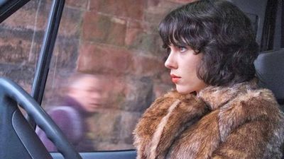 REVIEW – Under The Skin, An Eerie Watch That Will Stay With You Long After The Credits Roll