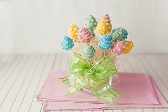 Recipe: Absolutely Gorgeous Easter Cake Pops