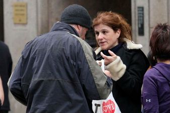 ‘Homeless’ Gere Touched By Lady Who Tries To Feed Him On Set