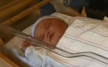 Woman Gives Birth To 14.5 Pound Baby Daughter