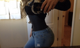 What A Waist: Kardashian Star Posts Jeans And T-Shirt Selfie To Instagram