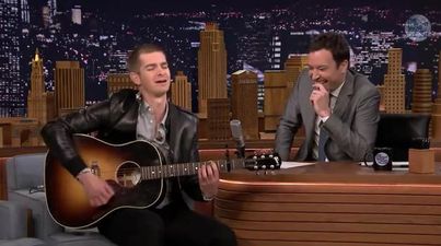 VIDEO – “I’m No Adele Dazeem!” Andrew Garfield Plays Spider-Man Theme Song On Jimmy Fallon