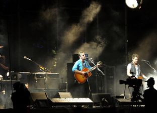 PICTURE: It’s Nothing… Just Two Of The World’s Coolest Bands Hanging Out Together