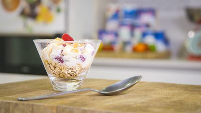 WATCH: Glenisk Shows You How To Make a Delicious Summer Porridge