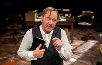 ‘If You Don’t Answer That, I Will!’ Kevin Spacey Halts One-Man Show To Call Out Audience Member