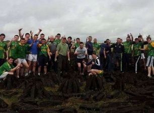 Actual Legends – GAA Team Stop Off to Give Helping Hand to Farmer Turning Turf in Galway
