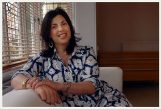 TV Presenter Kirstie Allsopp Tells Girls to Postpone University to Have Kids First