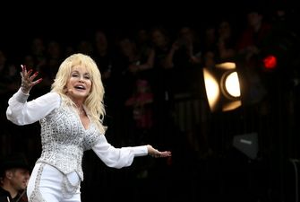 Dolly Parton Offers To Adopt Dog Left Behind At Glastonbury