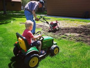 Three-Year-Old Kid Befriends World War II Veteran, Pair Hang Out Every Day