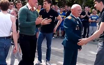 Macho, Macho Man – 77-Year-Old Veteran Beats Men Half His Age In Push-Up Contest