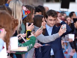 Her Look Of The Day – Daniel Radcliffe Scrubs Up Well