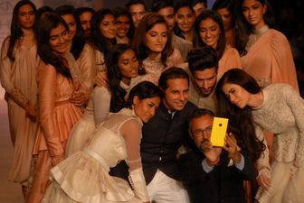 Mumbai Police Arrest People For Taking Selfies Out of Wedlock