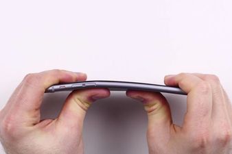 BENDGATE: Just Days Old and Already iPhone 6 Plus is BENDING in People’s Pockets