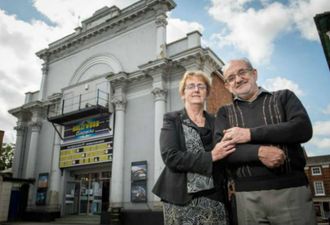 Man Surprises His Wife By Taking Her Back To The Site Of Their First Date