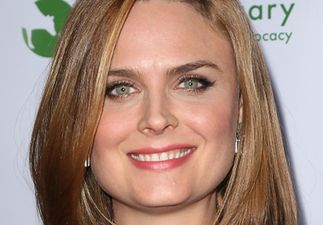 Actress Emily Deschanel Sparks Pregnancy Rumours?!