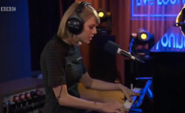 WATCH: Taylor Swift Covers Vance Joy’s ‘Riptide’ For BBC Radio One Live Lounge And It’s Incredible