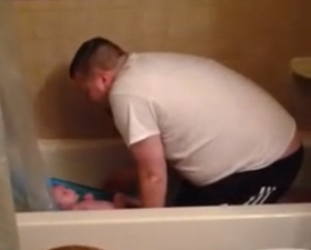 Caught Rotten! One Dad’s Super Cute Song at Bathtime is Caught on Tape