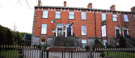 Dublin Hotel Manager Pens Letter to Guests Who Threaten Hotel With Bad Review Online