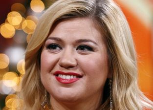 Kelly Clarkson Said To Be Planning Baby Number Two