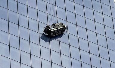 Window Washers Left Dangling From 69th Story Of World Trade Centre Following Scaffolding Accident