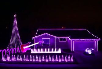 Think Your Christmas Light Are Impressive? Look at These Ones!