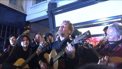 Glen Hansard, Paddy Casey, Declan O’Rourke And Friends Spread Some Festive Cheers On Grafton Street