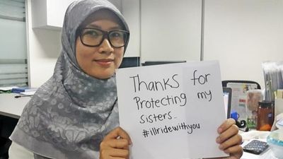 Australians Rally Around Each Other As Sydney Siege Continues #illridewithyou