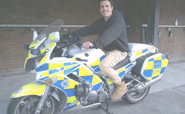 Nothing To See Here Just A Home And Away Star Hanging Out With Gardaí