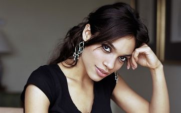 ‘Sin City’ Actress Rosario Dawson Adopts 12-Year-Old Daughter