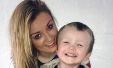 Young Mother “Overwhelmed” After Stranger on Train Hands Her a Note Saying She Is a Good Mum