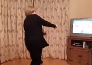 WATCH: This Video Of An Irish Mammy Doing The Hula Hoop on Wii Fit is Pretty Amazing