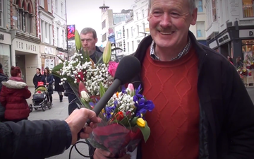 VIDEO: Irish People Share Their Most Romantic Text Messages