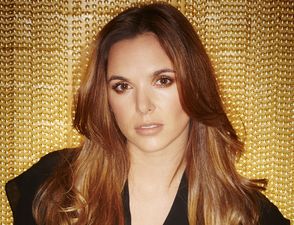 Actress Jodi Albert Pays Tribute To Her Late Mother