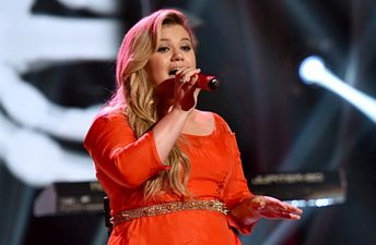 Kelly Clarkson was mistakenly told she had cancer on day of her first Grammys performance