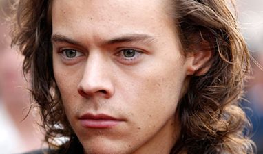 VIDEO: Ouch… Harry Styles Falls Over During Recent Gig