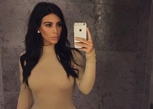 So This Is How Kim Kardashian Perfects Her Selfies….