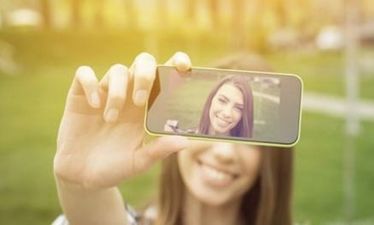 Want To Take The Perfect Selfie On Your iPhone? You’ll Love This Trick!