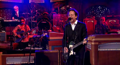 No Better Man! Pearl Jam’s Eddie Vedder Delivers Epic Tribute Performance For David Letterman